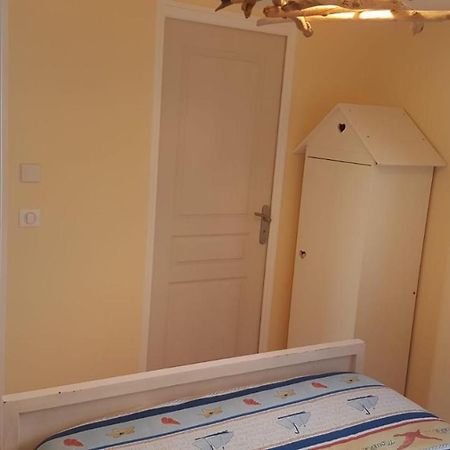 Maisonnette Bois Flottes Salles  Buitenkant foto