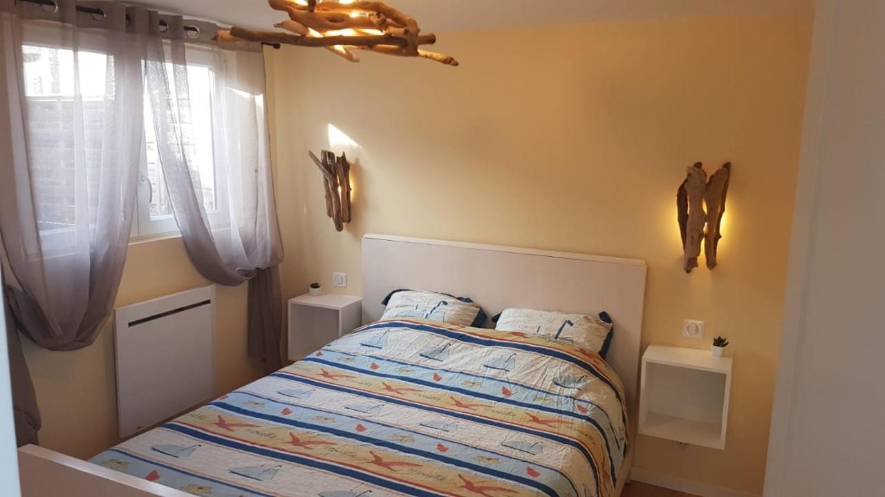Maisonnette Bois Flottes Salles  Buitenkant foto