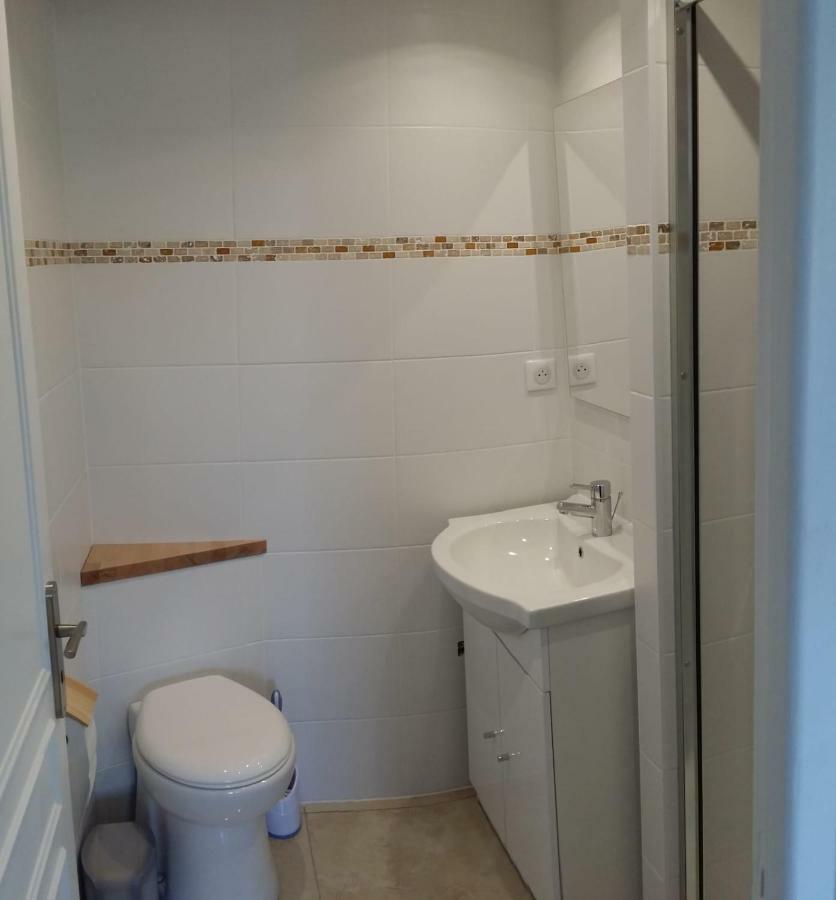 Maisonnette Bois Flottes Salles  Buitenkant foto